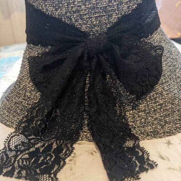 Bucket hat. Black lace bow - Picture 1 of 6